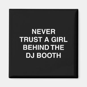 Imán Detrás de la cabina del dj divertido techno edm fe