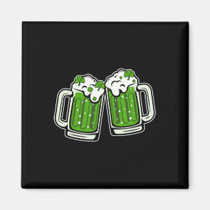 Imán Día divertido de San Patricio bebiendo trébol irla