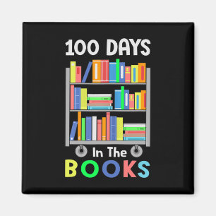 Imán Días en libros leyendo a profesor bibliotecario
