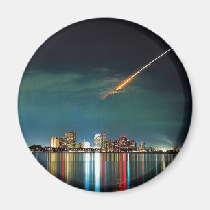 Imán Discovery Over West Palm Beach