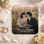 Imán Diseña tu propia foto Gracias Boda<br><div class="desc">Diseña tu propia tarjeta de agradecimiento de boda con foto.
Elegante imán de foto para dar las gracias a tus invitados de boda.
Puedes añadir tu propia foto,  añadir tu propio texto y nombres.</div>