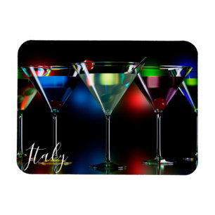 Imán Distintos cócteles en gafas de martini con luces