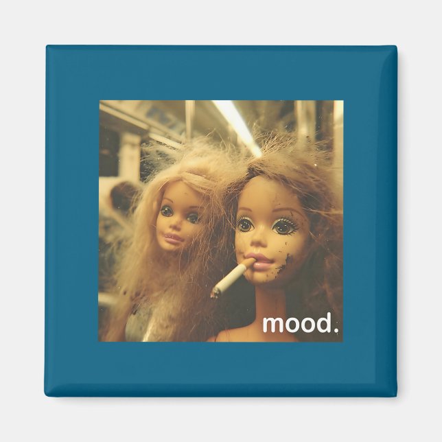 Imán Distressed Doll Face Meme Premium (Frente)