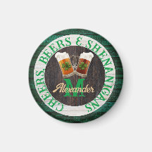 Diversiones de cervezas y vítores de madera rústic