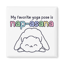 Imán divertido de la pose de yoga "Nap-asana" en N