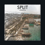Imán Dividir vista costera de Croacia<br><div class="desc">Elegante imán de viaje vintage de destino turístico y ciudad croata de Split en Croacia con su asombrosa arquitectura y vistas a la costa. Hace un recuerdo de viaje increíble y una idea de regalo.</div>
