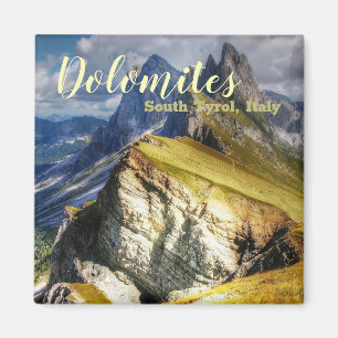 Imán Dolomitas pintorescos en el sur del Tirol Italia