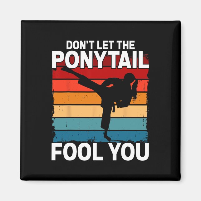 Imán Don't Let The Ponytail Fool You Girl Women Karate  (Frente)