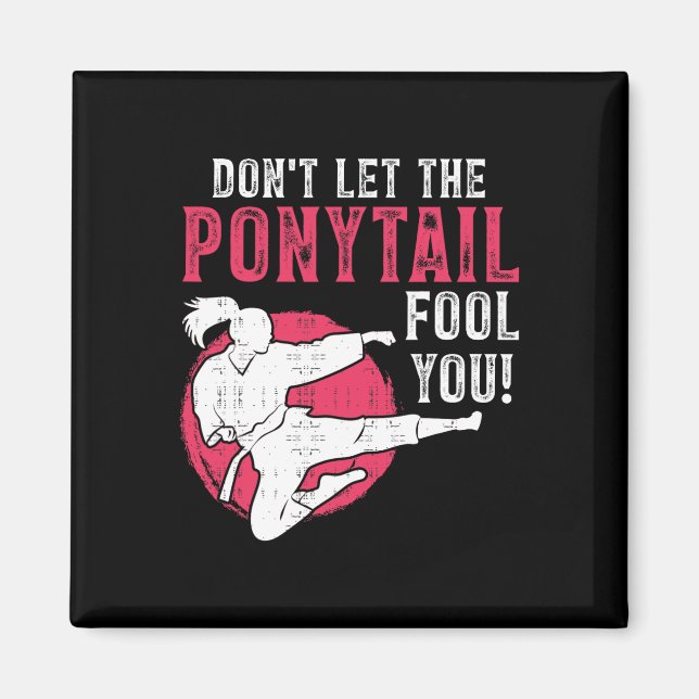 Imán Dont Let The Ponytail Fool You Martial Arts Girl - (Frente)