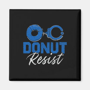 Imán Donut resiste divertida aplicación policial de pol