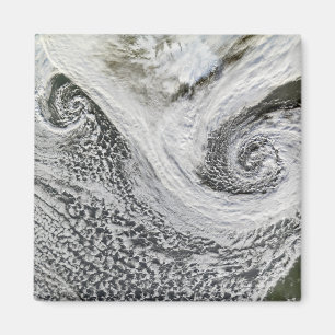 Imán Dos ciclones formados en tándem al sur de Islandi