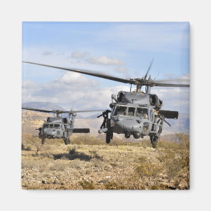 Imán Dos helicópteros de HH-60 Pavehawk que se prepara