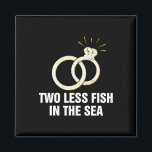 Imán Dos Pescados Menos En El Mar Boda Pun Bride Y Gro<br><div class="desc">Dos Pescados Menos En El Boda De Mar Pun Bride Y Chiste Groom 1</div>