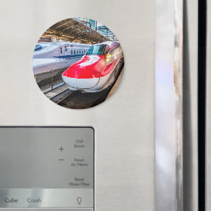 Imán Dos Shinkansen en la estación de Tokio