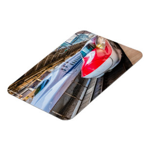 Imán Dos Shinkansen en la estación de Tokio