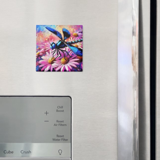 Imán Dragonfly impresionista sobre la floral de Daisies (In situ (nevera))