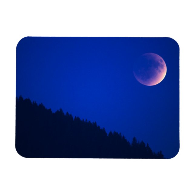 Imán Eclipse lunar sobre bosque | Zug, Suiza (Horizontal)
