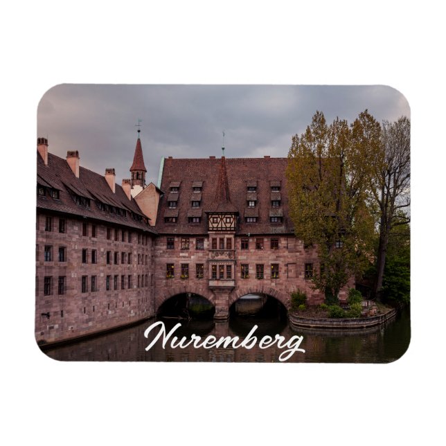 Imán Edificio histórico al atardecer en Nuremberg, Alem (Horizontal)
