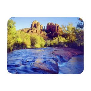 Imán EE. UU., Arizona, Sedona. Cathedral Rock reflejand