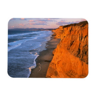 Imán EE. UU., California, Acantilados en la playa estat