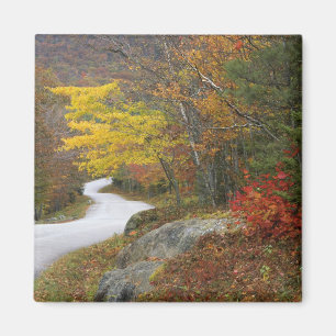 Imán EE. UU., Maine, Camden. Carretera que atraviesa Ca