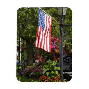 Imán EE. UU., Nueva York, Lewiston. Bandera americana a