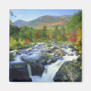 Imán EE. UU., Nueva York. Una cascada en el Adirondack