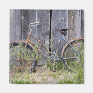 Imán EE. UU., Oregón, Bend. Una bicicleta vieja destart