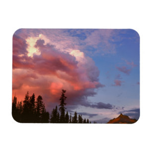 Imán EE. UU., Oregón, Bosque Nacional Umpqua. Tormenta