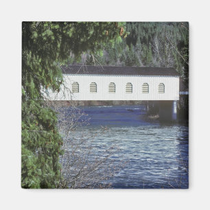 Imán EE.UU., Oregón. Una camioneta cruzando el