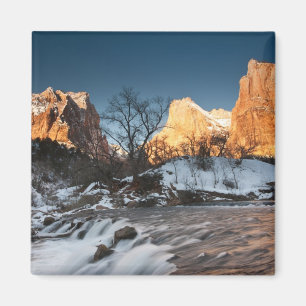 Imán EE. UU., Utah, Parque Nacional Zion. Amanecer en l