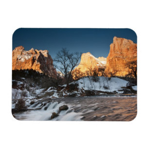 Imán EE. UU., Utah, Parque Nacional Zion. Amanecer en l