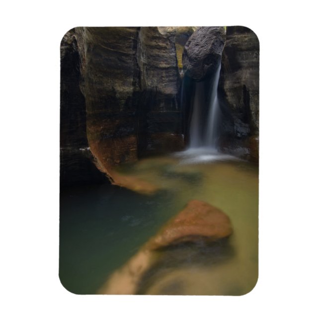 Imán EE. UU., Utah, Parque Nacional Zion.  Keyhole Fall (Vertical)