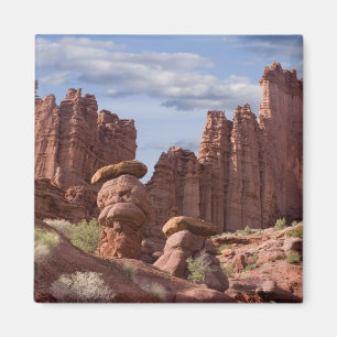 Imán EE. UU., Utah. Vista de Fisher Towers. Crédito: Do