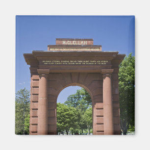 Imán EE. UU., VA, Arlington. Puerta McClellan en Arling