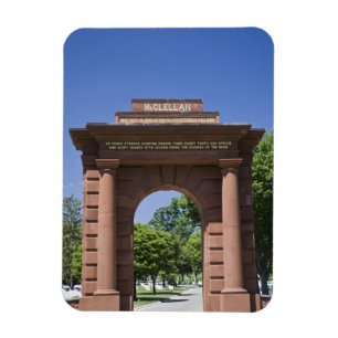 Imán EE. UU., VA, Arlington. Puerta McClellan en Arling