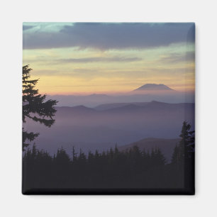 Imán EE.UU., Washington. Monte Santa Elena visto a trav