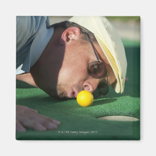 Imán EEUU, Utah, Orem, Hombre sopla aire para empujar e