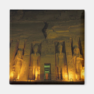 Imán Egipto, Abu Simbel, Fachada iluminada de la pequeñ