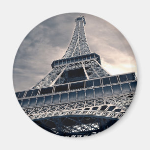 Imán Eiffel que se eleva