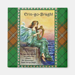 Imán Éirinn con la arpa