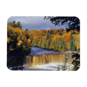 Imán El Alto Tahquamenon cae en la UP Michigan en otoño