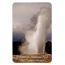 EL ANTIGUO GEYSER DE LA FE EN EL PARQUE YELLOWSTON