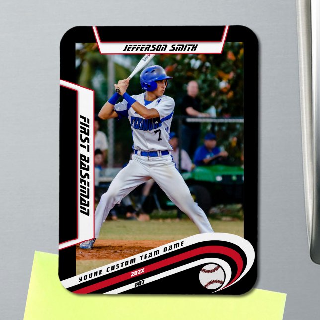 Imán El béisbol mantiene al animado Personalizado negro (Baseball Player Magnet in Black with Custom Team Name and White Red Stripes)