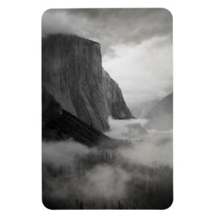 Imán El Capitán con niebla arremolinada