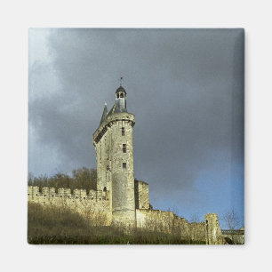 Imán El castillo de Chateau de Chinon está en la cima d