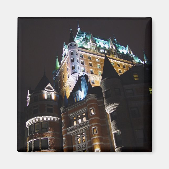 Imán El Castillo De Chateau Frontenac Se Ilumina Por La (Frente)