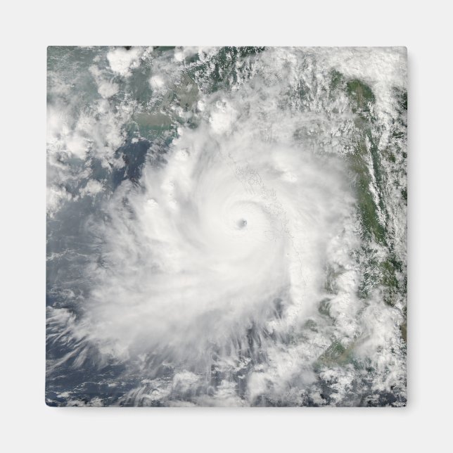 Imán El ciclón Giri se desplaza por Birmania (Frente)