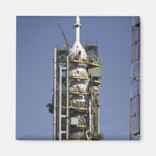 Imán El cohete Soyuz se erige en posición