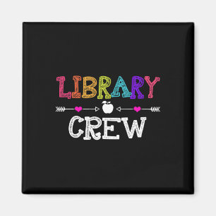 Imán El equipo de la biblioteca hace el primer día de r